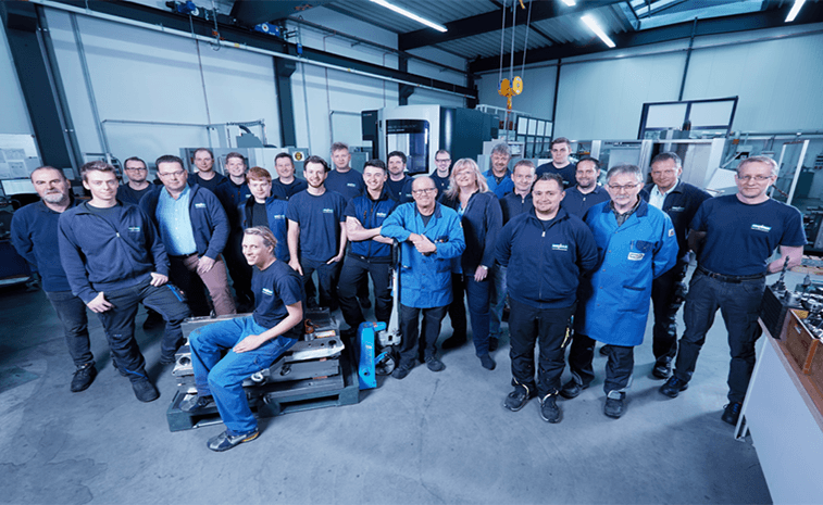 Gruppenfoto mit mehreren Personen aus dem Werkzeugbau
